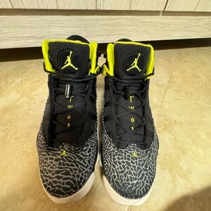 Nike Jordan  Black and Yellow Sneakers Jordan 6 Rings
Venom Green